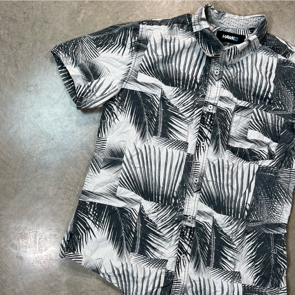 HAWK Cream Short Sleeve Button Down w Grey Foliage Print Size Medium - Picture 3 of 8